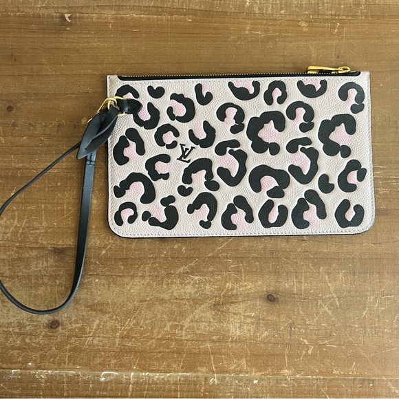 💸 SOLD• ✨MORE PHOTOS✨ Louis Vuitton Wild at Heart Neverfull MM - Picture 9 of 13